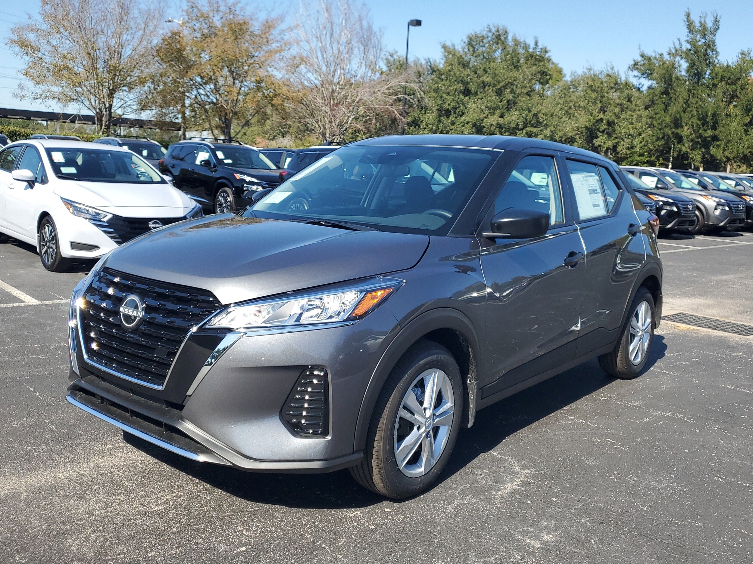 2025 Nissan Kicks Play S photo 3