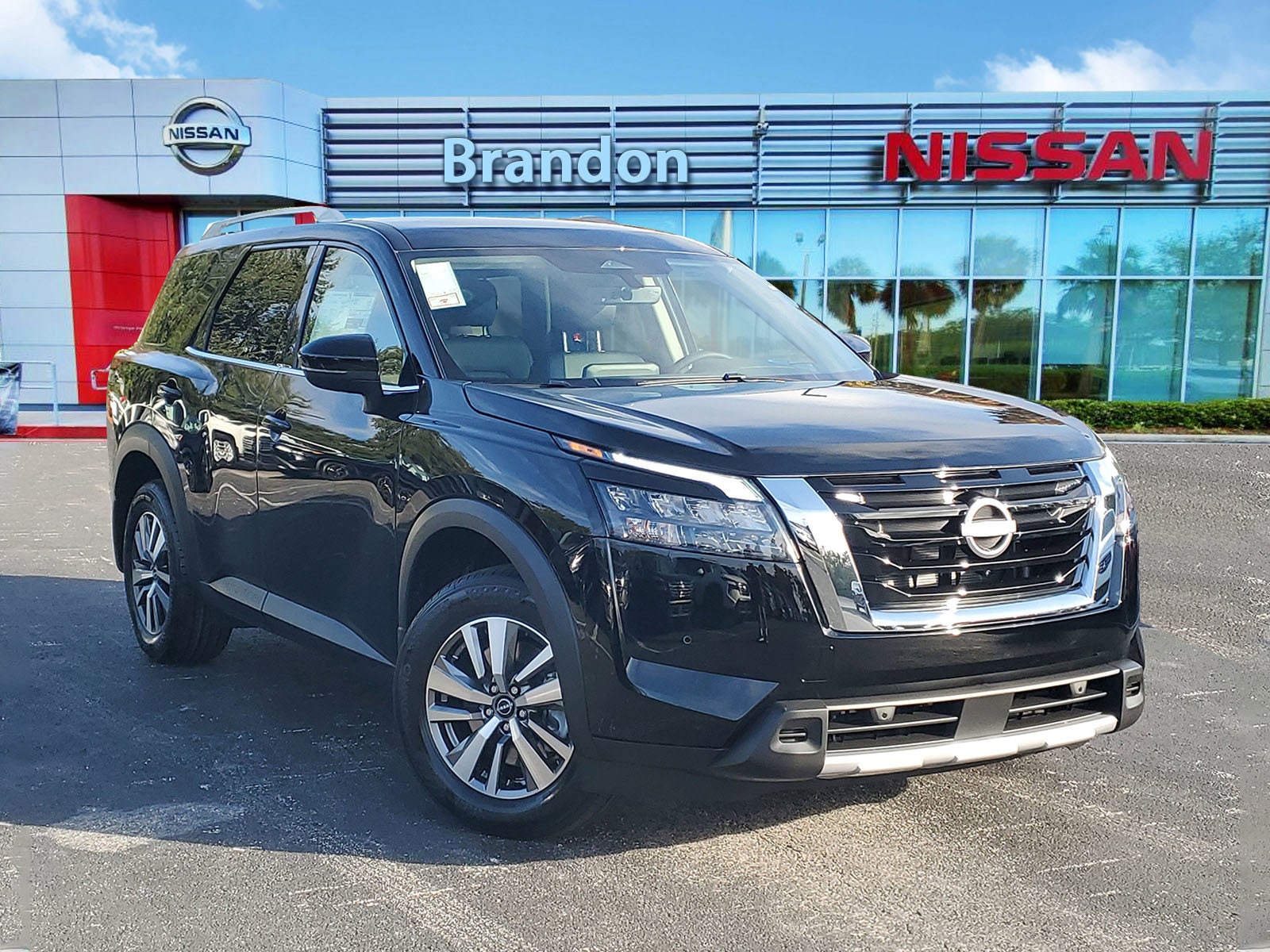 2025 Nissan Pathfinder SL's photo