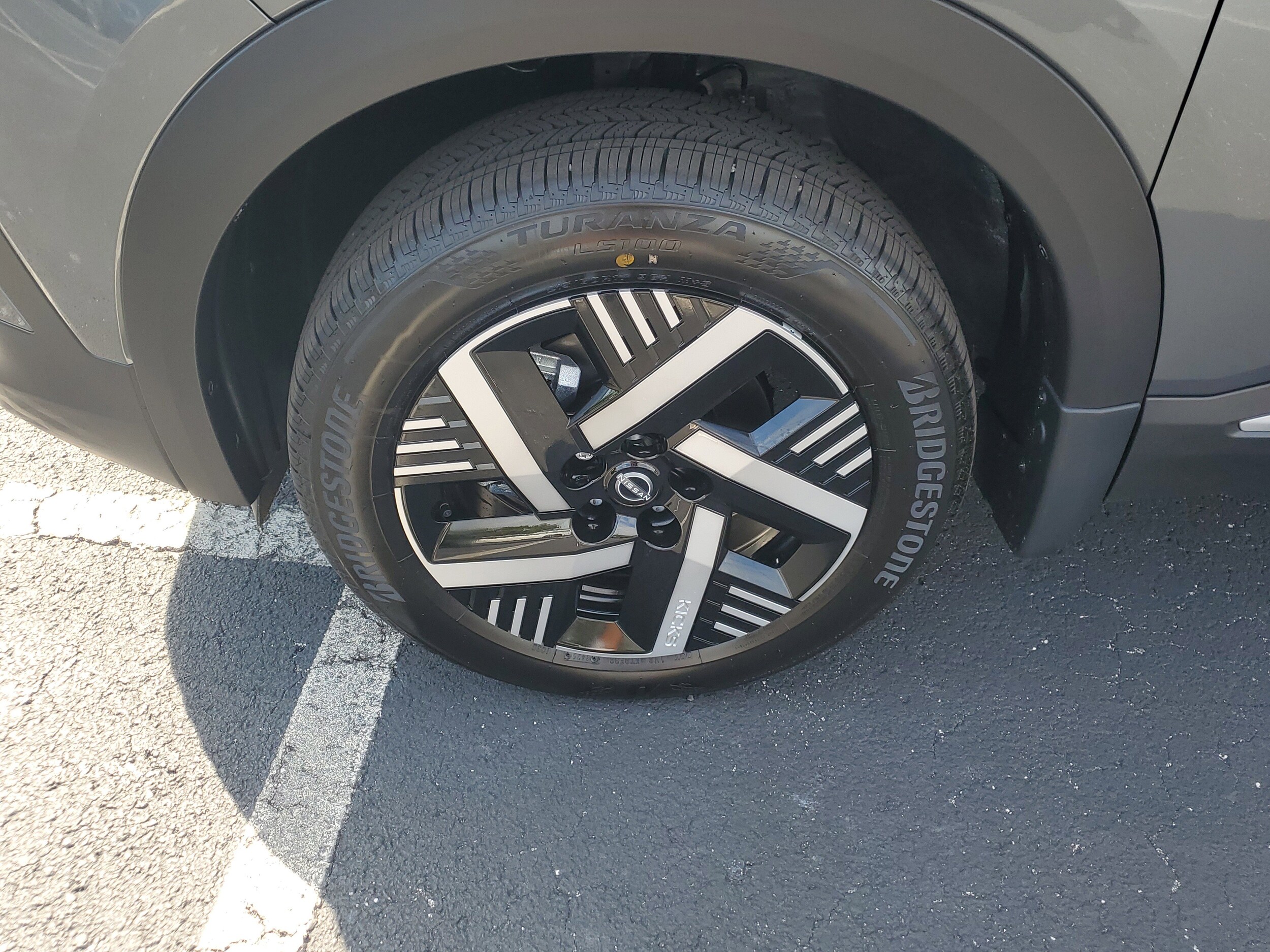 2026 Nissan Kicks SV photo 4