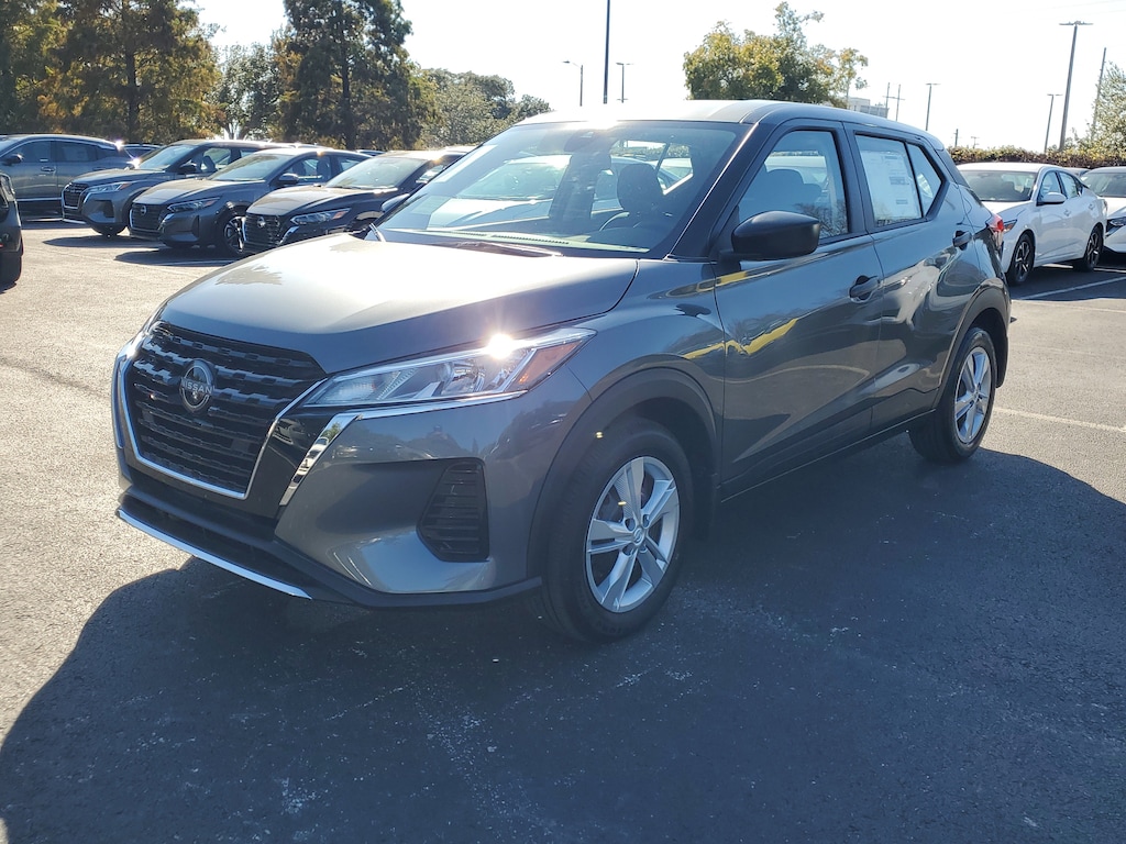 New 2025 Nissan Kicks Play S SUV