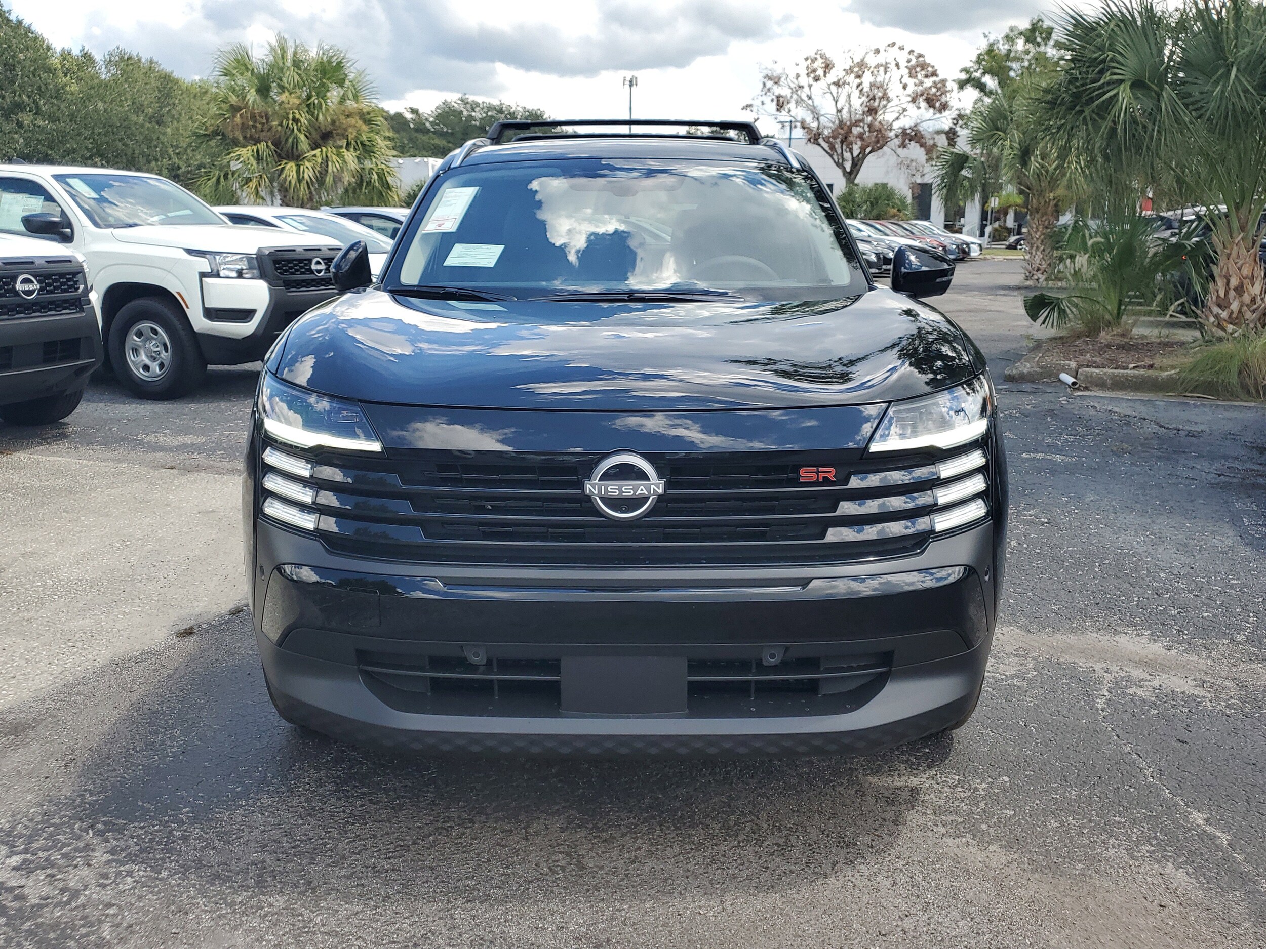 2026 Nissan Kicks SR photo 2