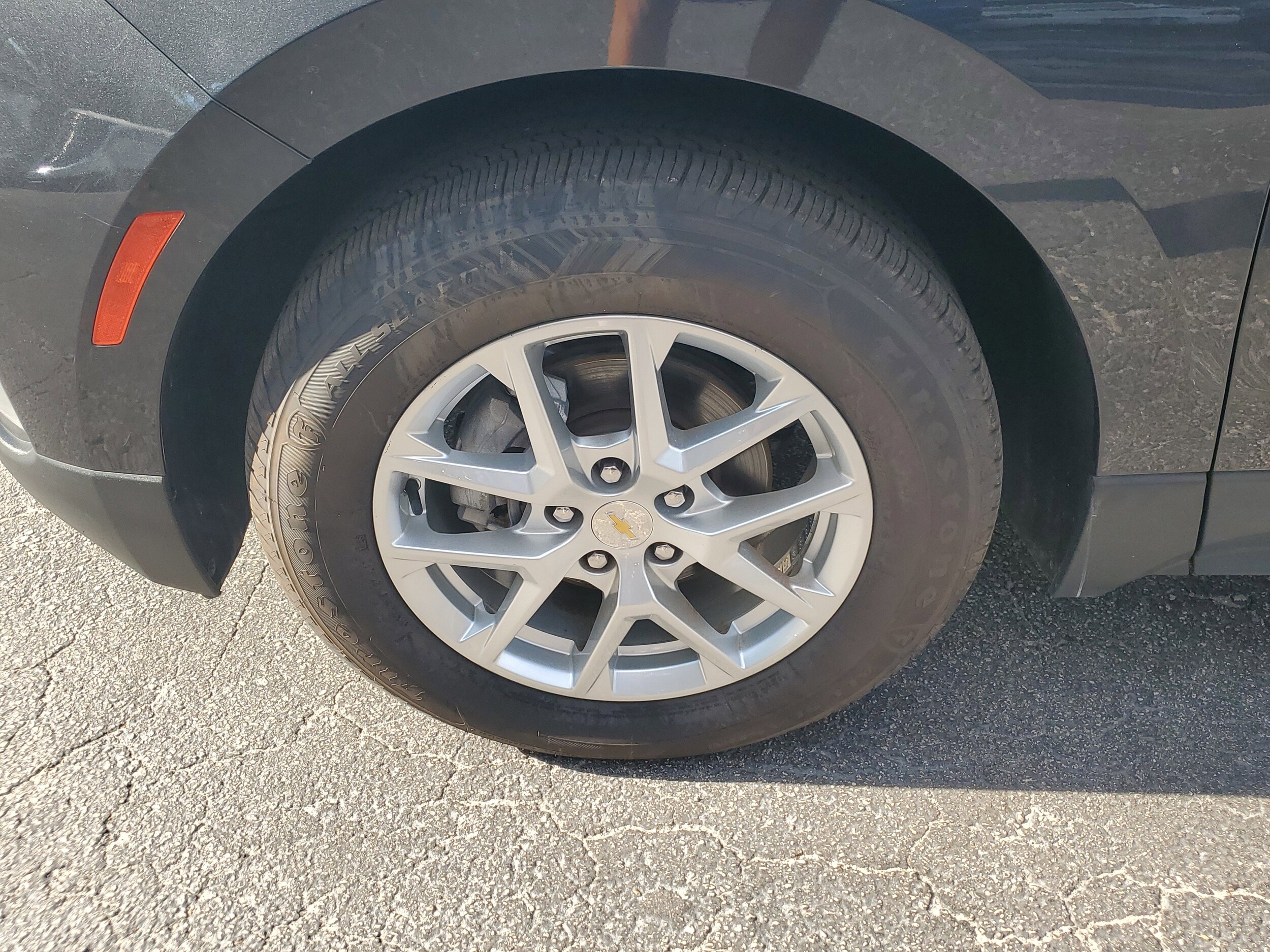 2022 Chevrolet Equinox LT photo 3