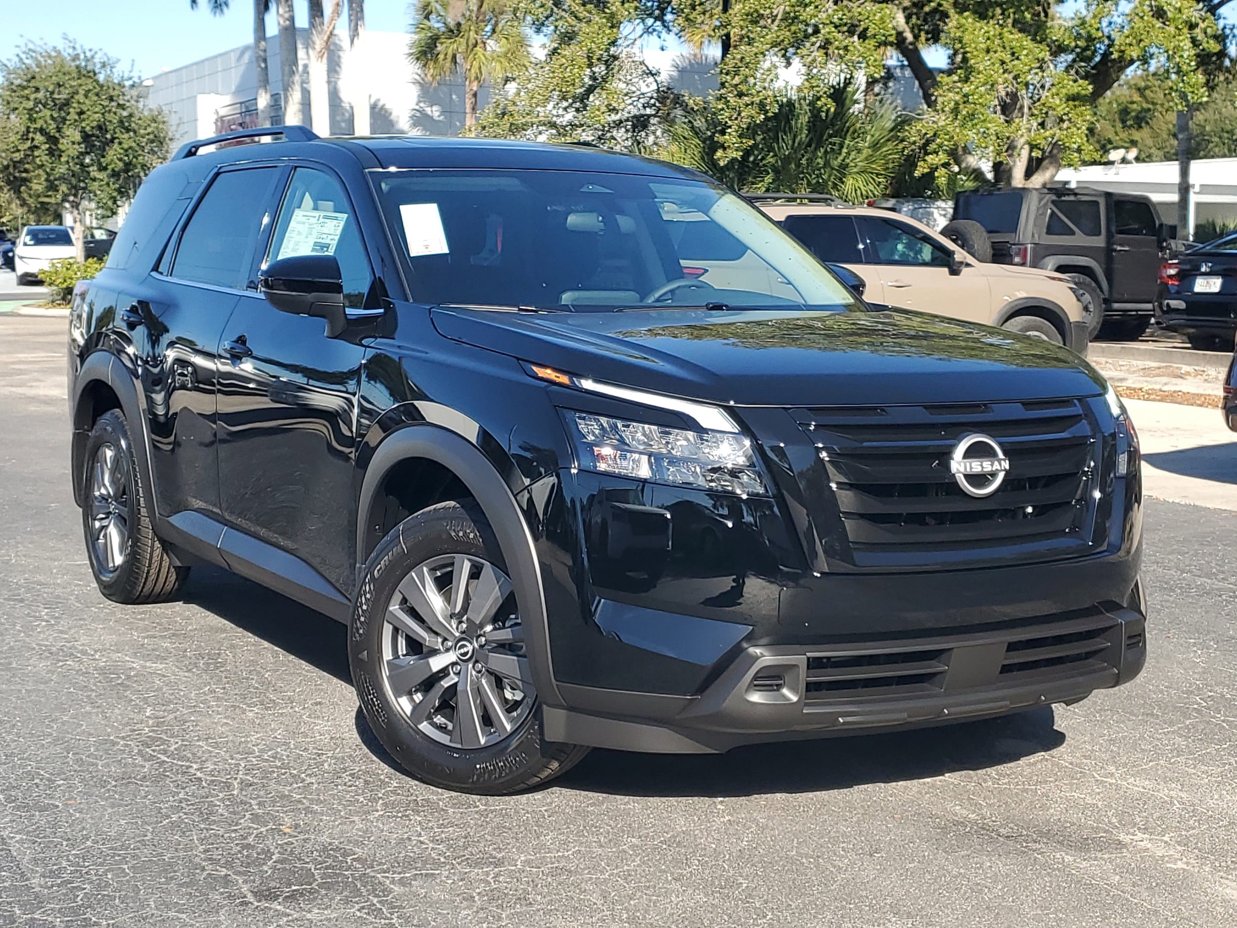 2025 Nissan Pathfinder SV's photo