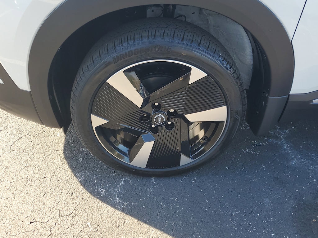 New 2026 Nissan Kicks SR SUV