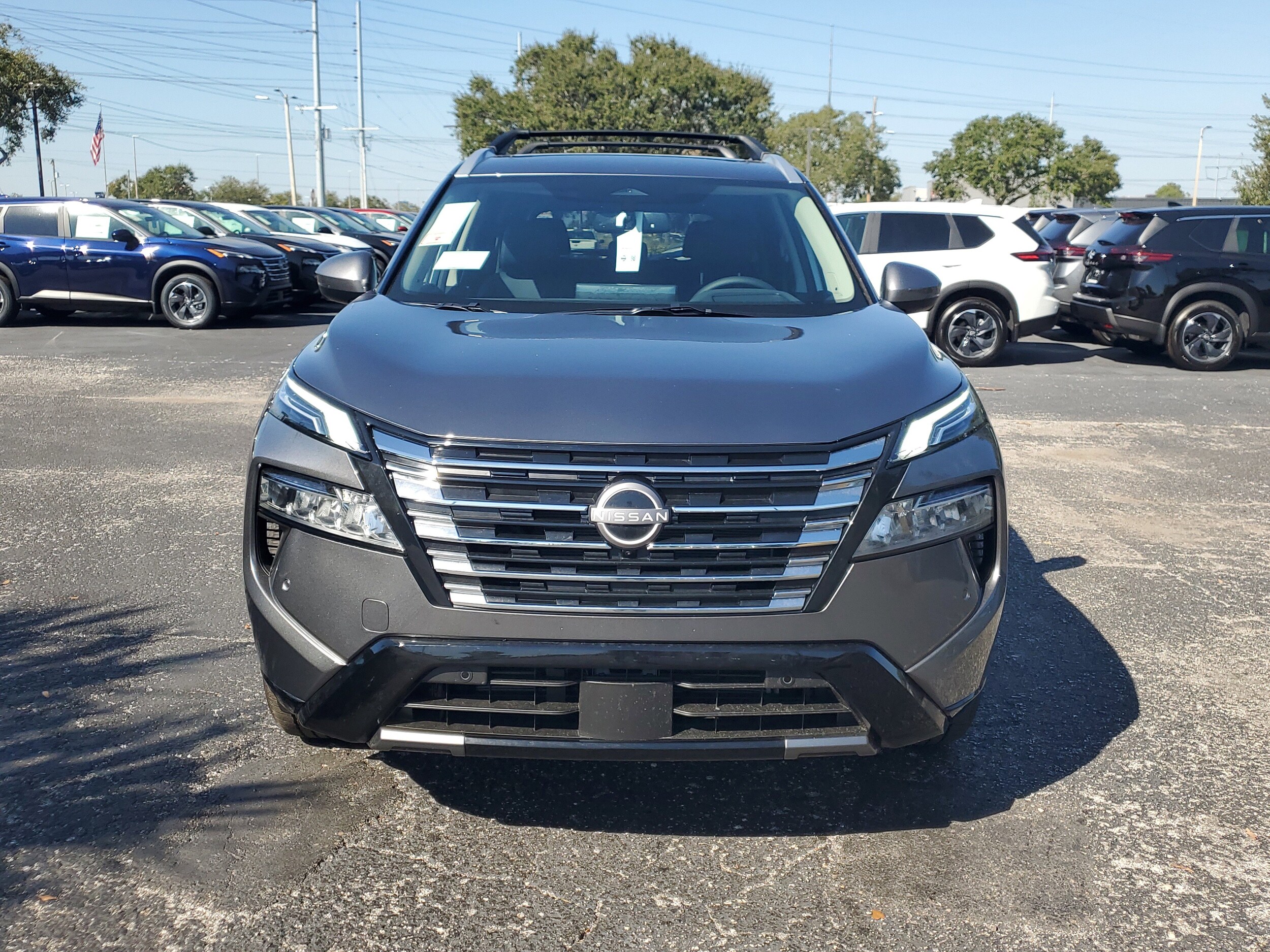 2026 Nissan Rogue Platinum photo 2