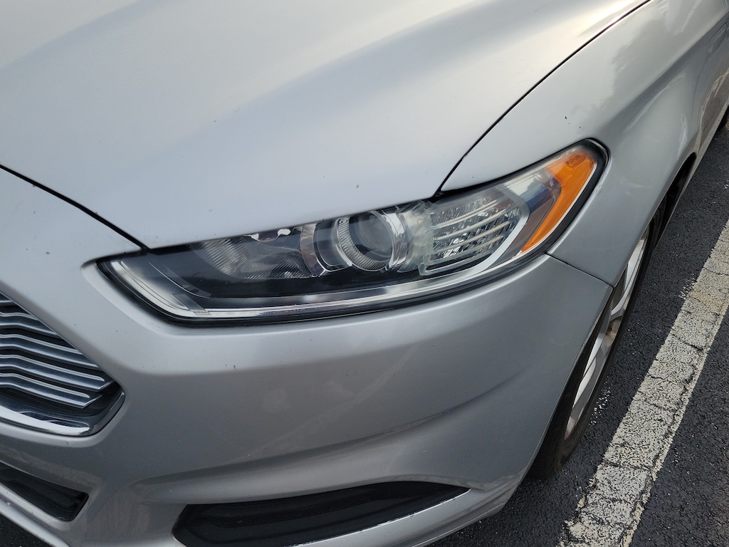 Used 2016 Ford Fusion SE Sedan