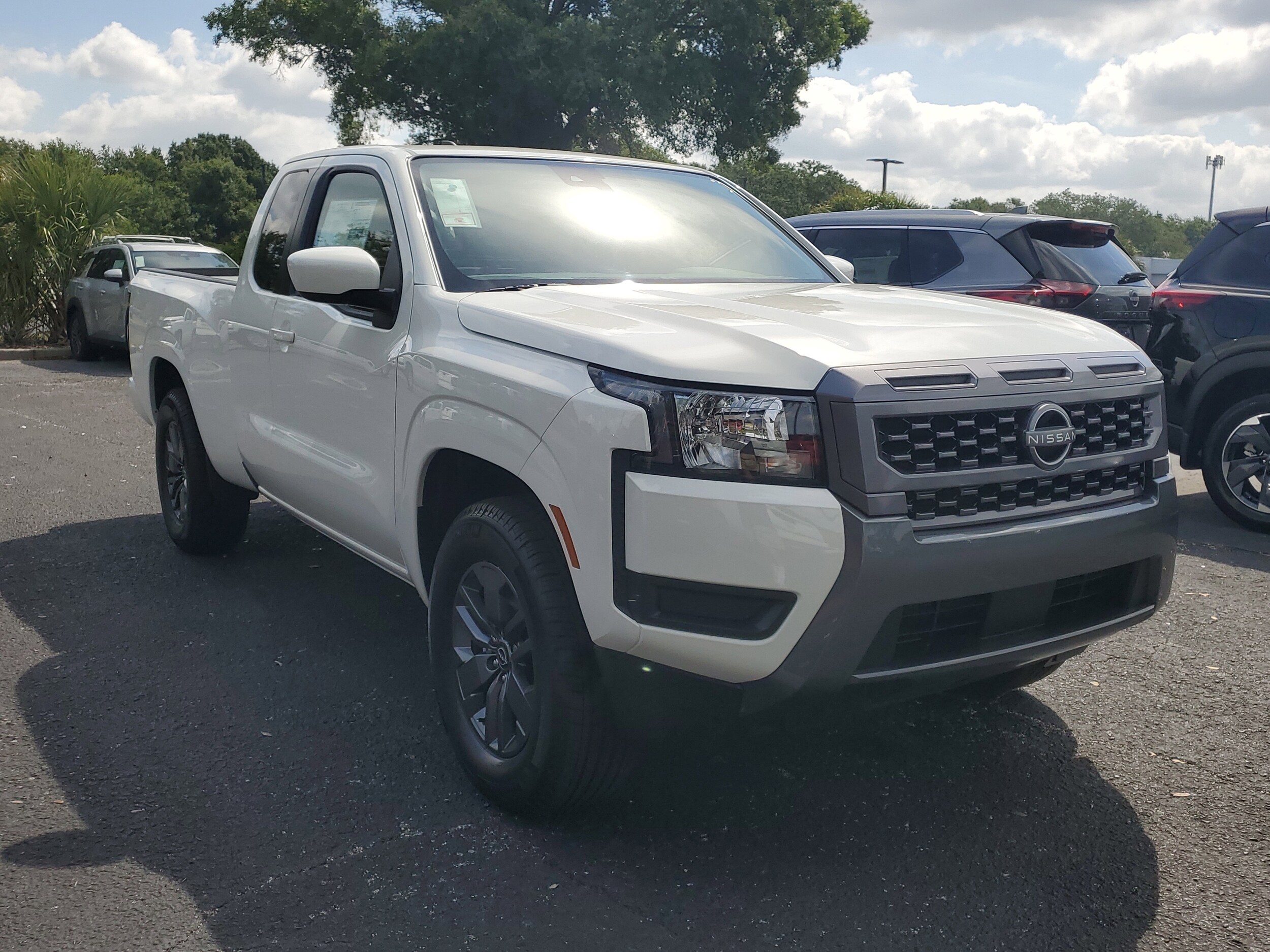 2025 Nissan Frontier SV photo 3