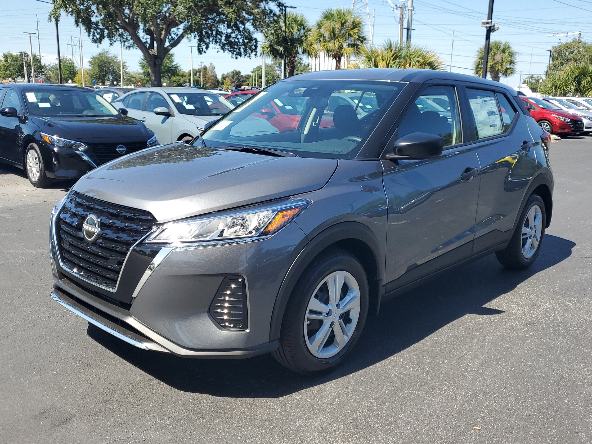 2025 Nissan Kicks Play S photo 3