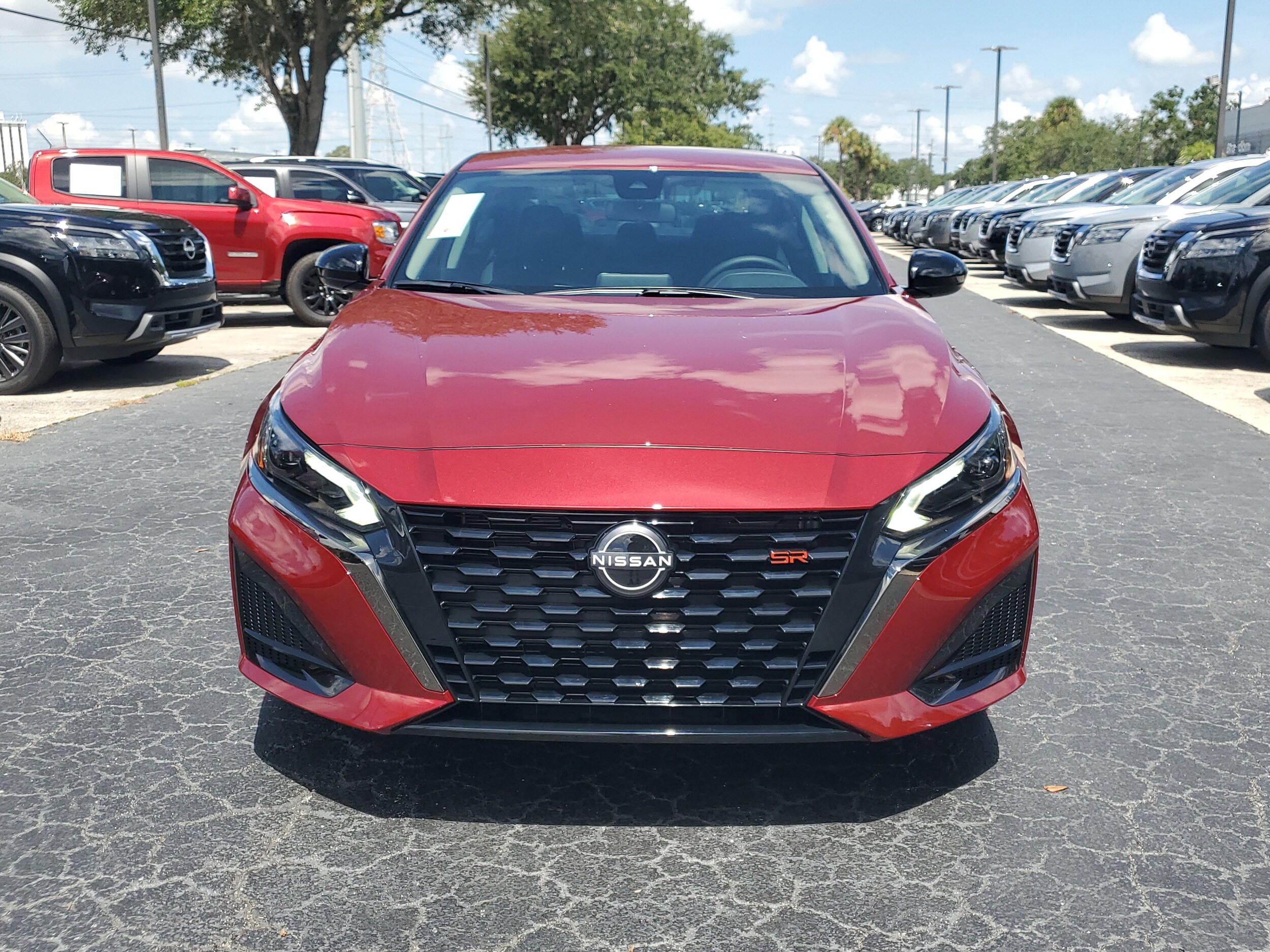 2025 Nissan Altima 2.5 SR photo 2