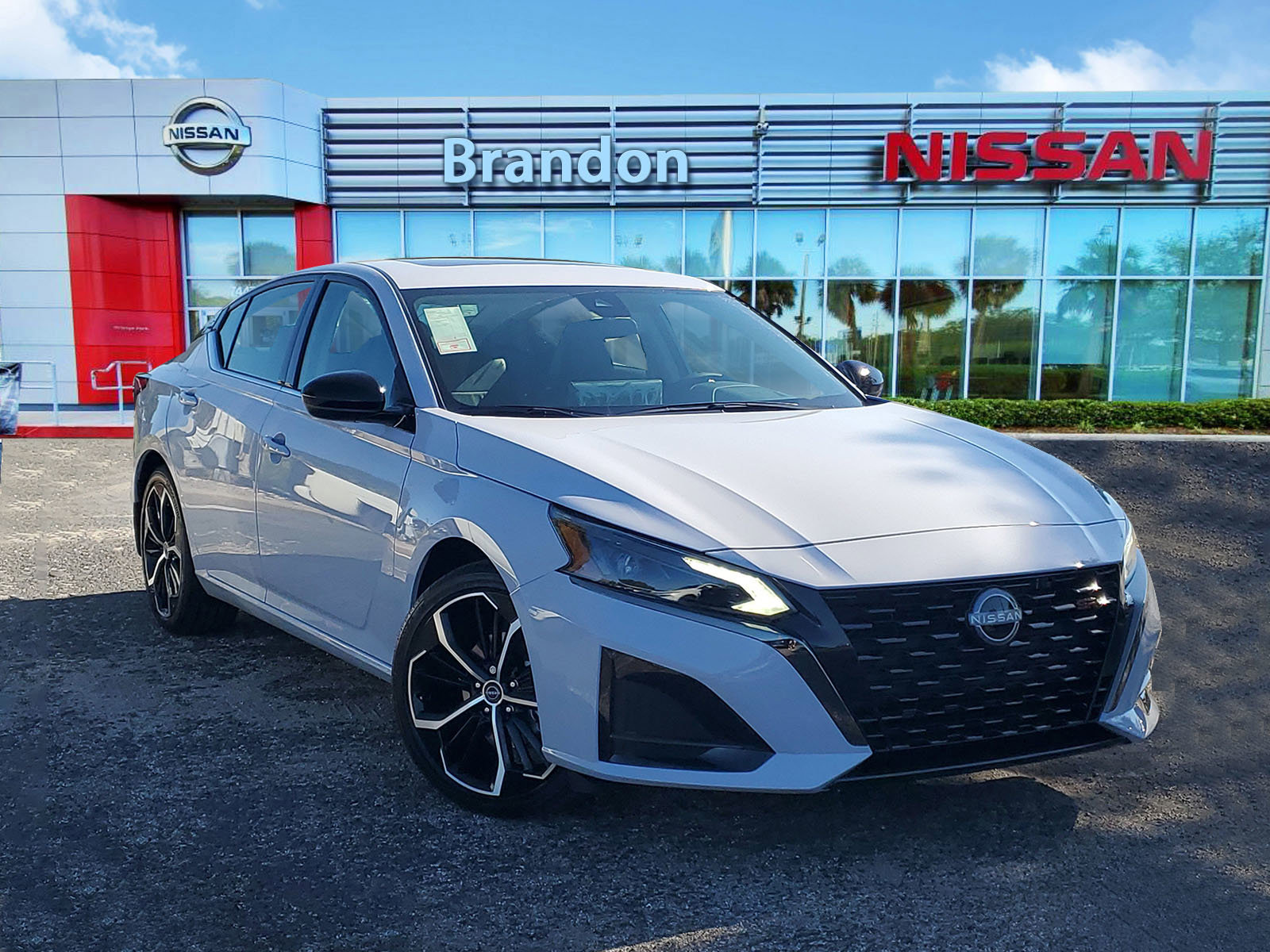 2025 Nissan Altima SR's photo