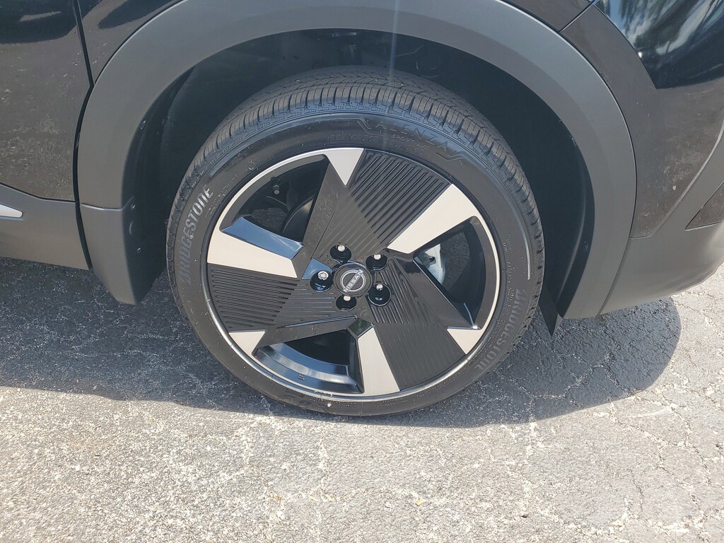 New 2025 Nissan Kicks SR SUV