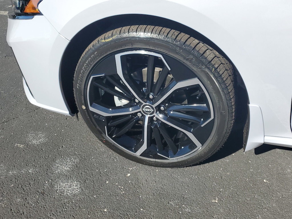 New 2025 Nissan Altima SR Sedan