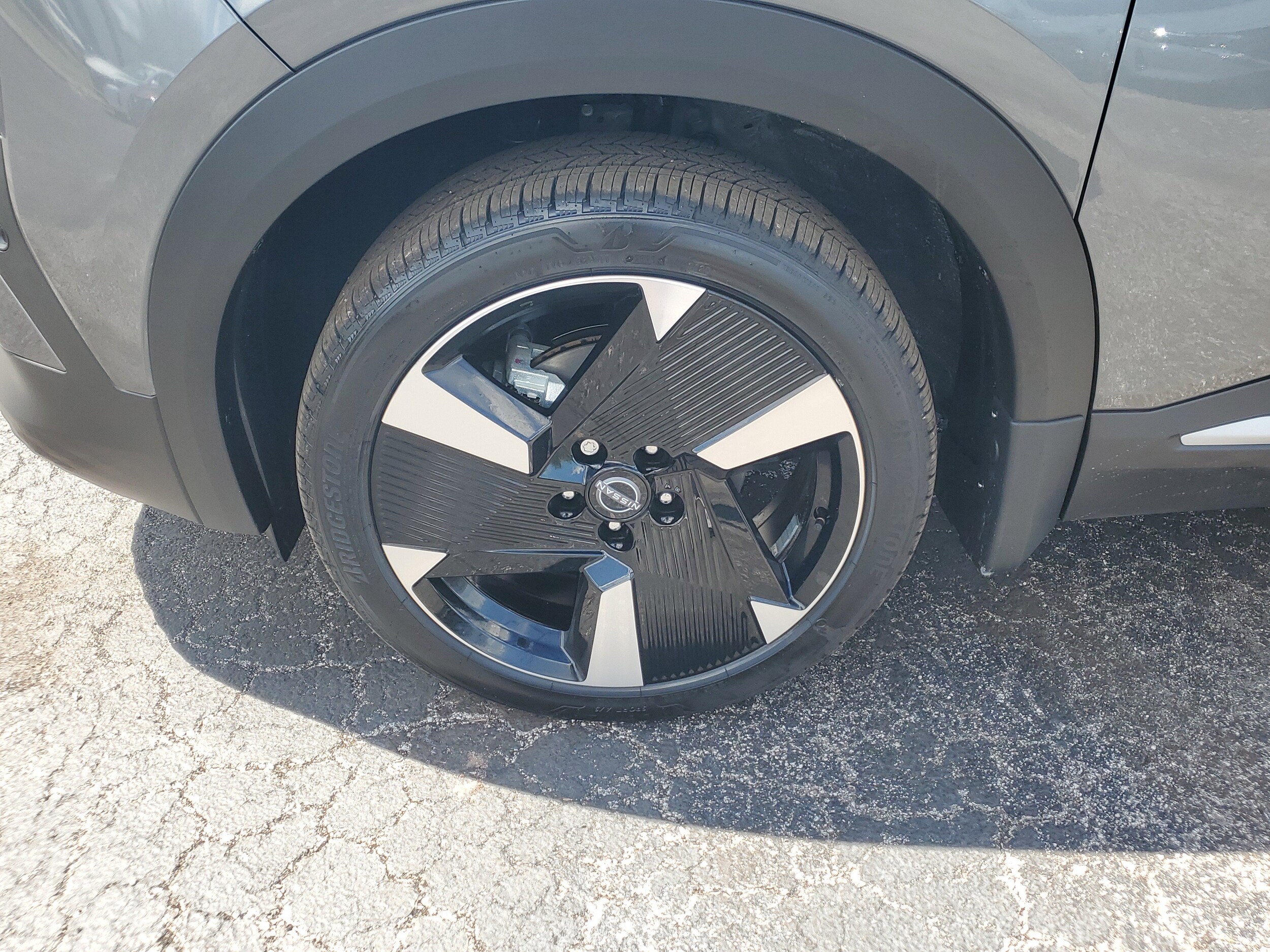 2026 Nissan Kicks SR photo 4