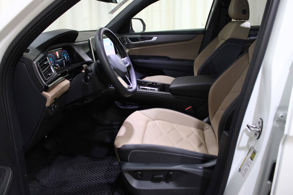 New 2024 Volkswagen Atlas Cross Sport 2.0T SE w/Technology SUV