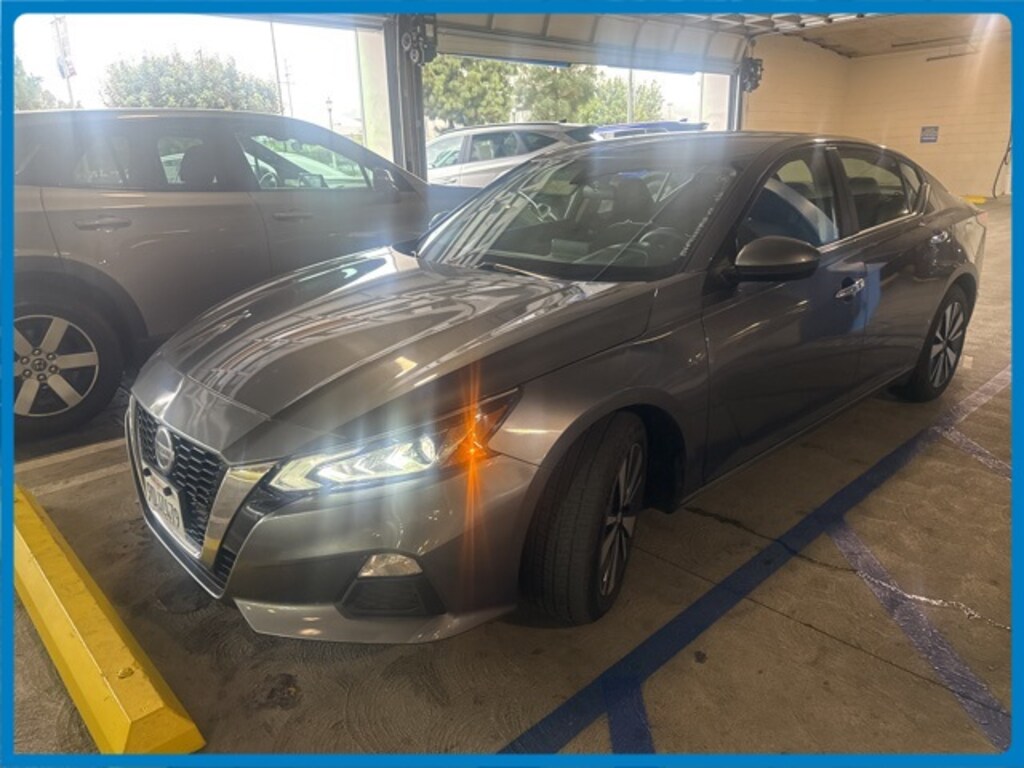 Used 2022 Nissan Altima 2.5 SV Sedan