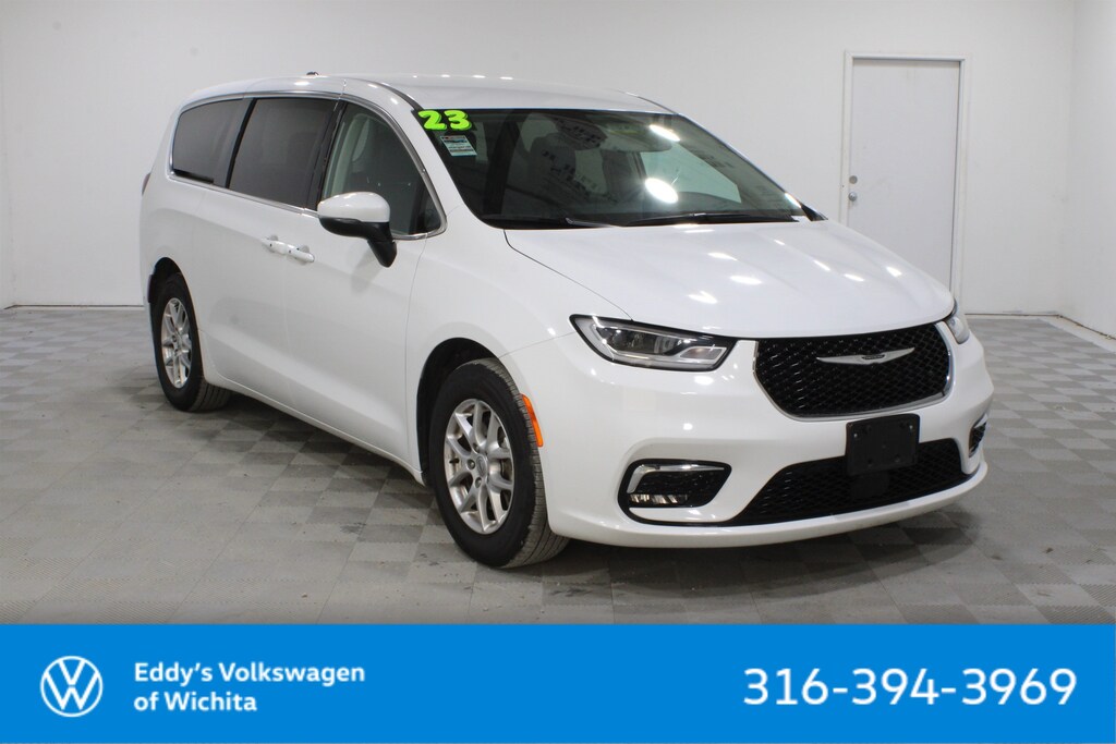 Used 2023 Chrysler Pacifica Touring L Mini-van, Passenger