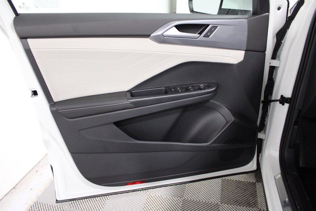 Used 2025 Volkswagen Taos 1.5T SEL Sport Utility