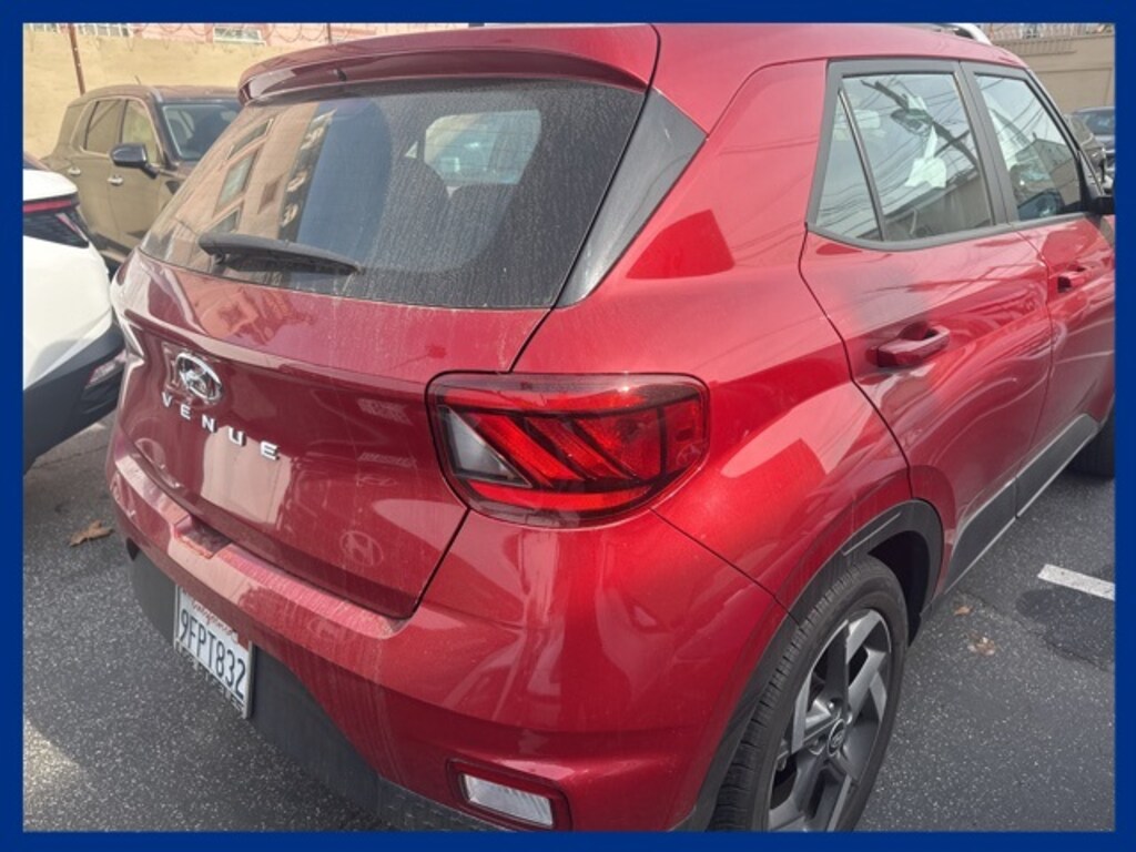 Used 2023 Hyundai Venue SEL SUV