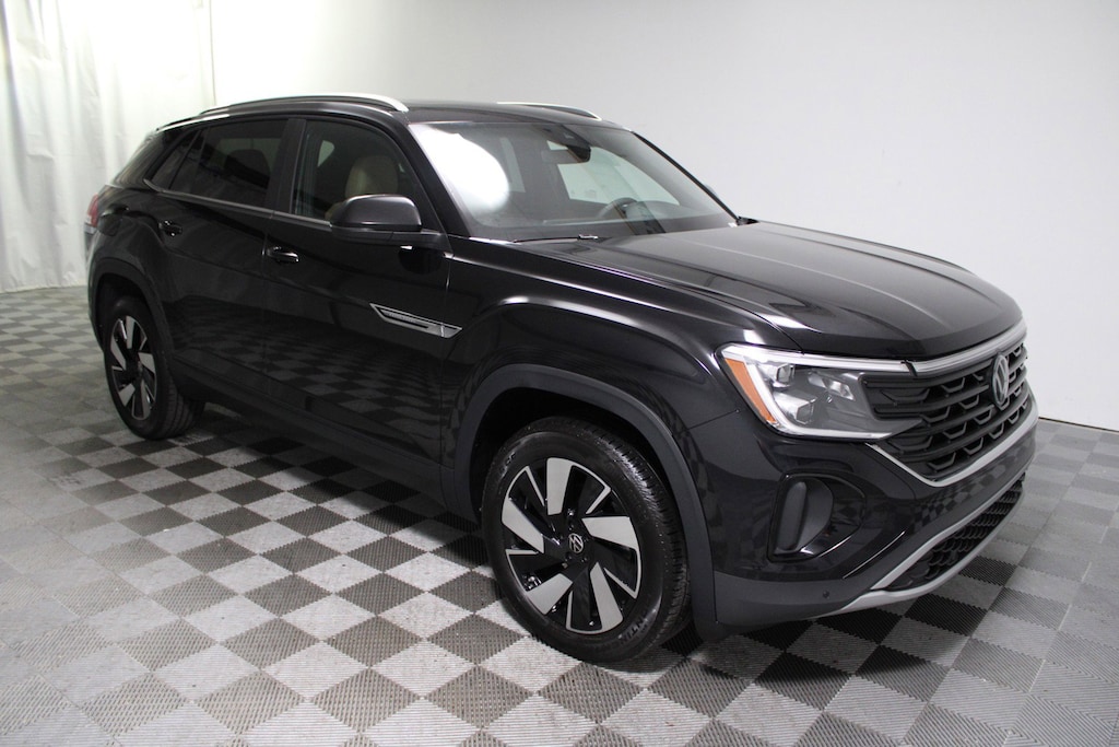 New 2024 Volkswagen Atlas Cross Sport 2.0T SE w/Technology SUV