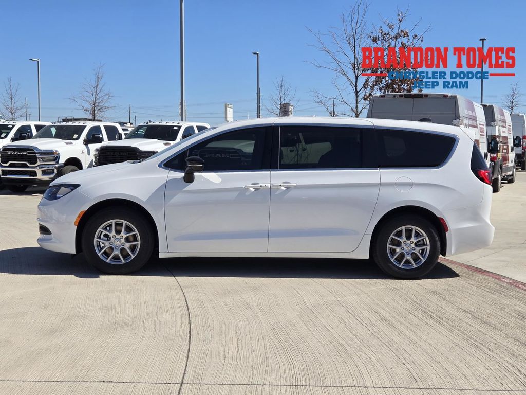 2026 Chrysler Voyager LX's photo
