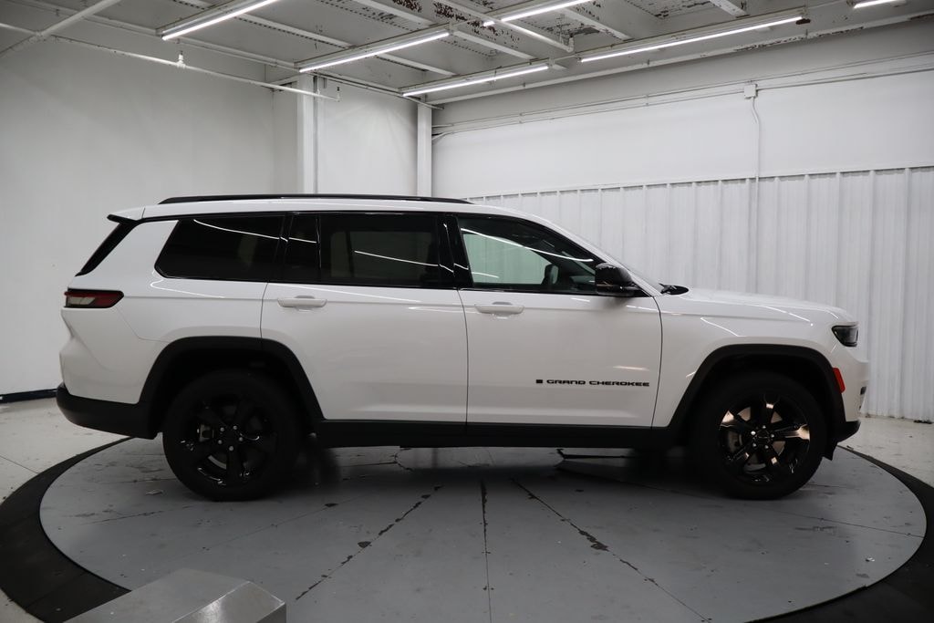 Used 2024 Jeep Grand Cherokee L Laredo SUV