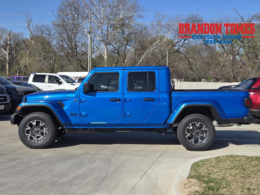 2026 Jeep Gladiator Sahara Auto's photo
