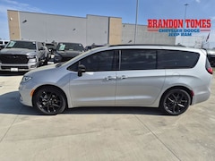 2026 Chrysler Pacifica Limited Passenger Van