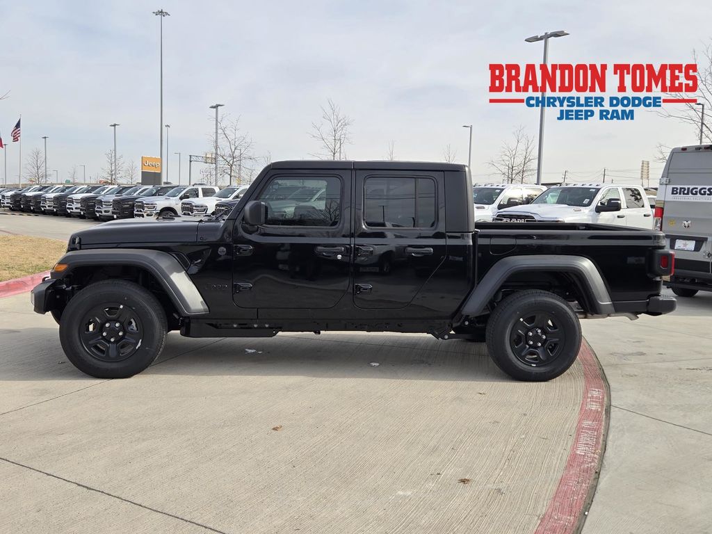 2026 Jeep Gladiator Sport Auto's photo