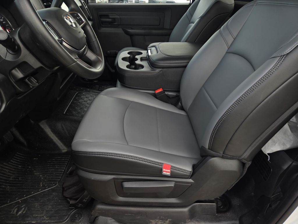 2026 RAM 3500 Chassis Tradesman - Photo 15