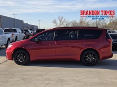 2026 Chrysler Pacifica Limited Passenger Van