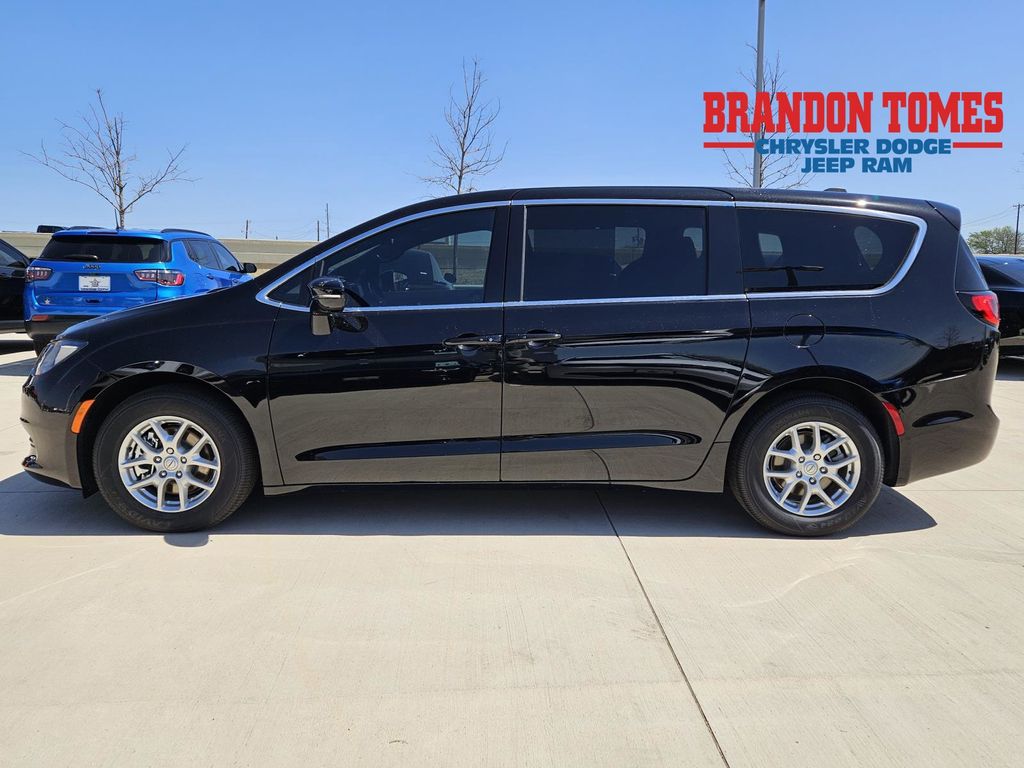 2026 Chrysler Voyager LX's photo