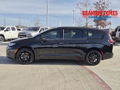2026 Chrysler Pacifica Limited Passenger Van