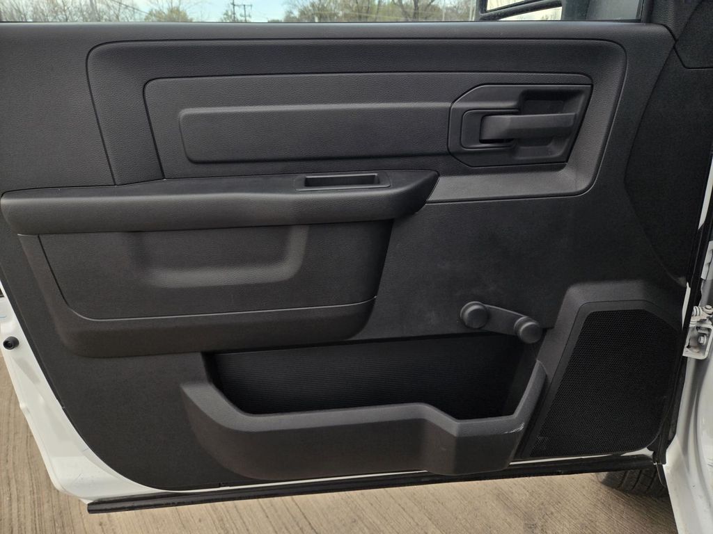 2026 RAM 3500 Chassis Tradesman - Photo 13