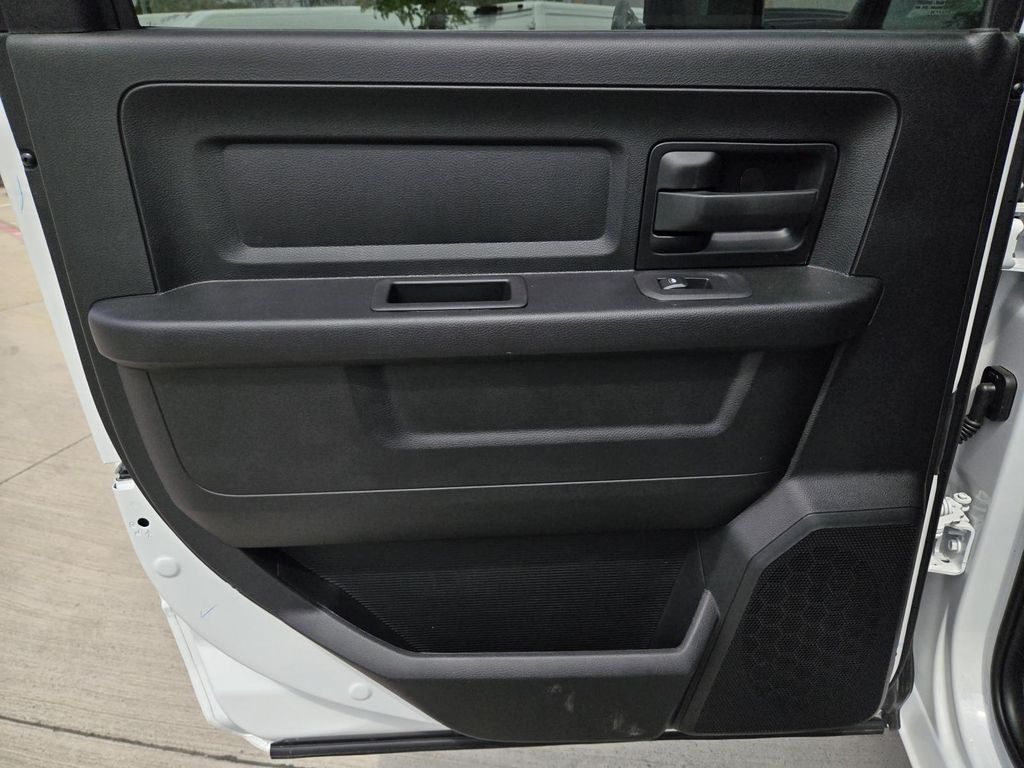 2026 RAM 3500 Chassis Tradesman - Photo 12