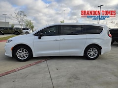 2026 Chrysler Pacifica Select Passenger Van