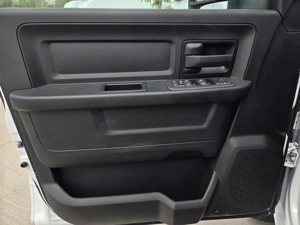 2026 RAM 3500 Chassis Tradesman - Photo 16