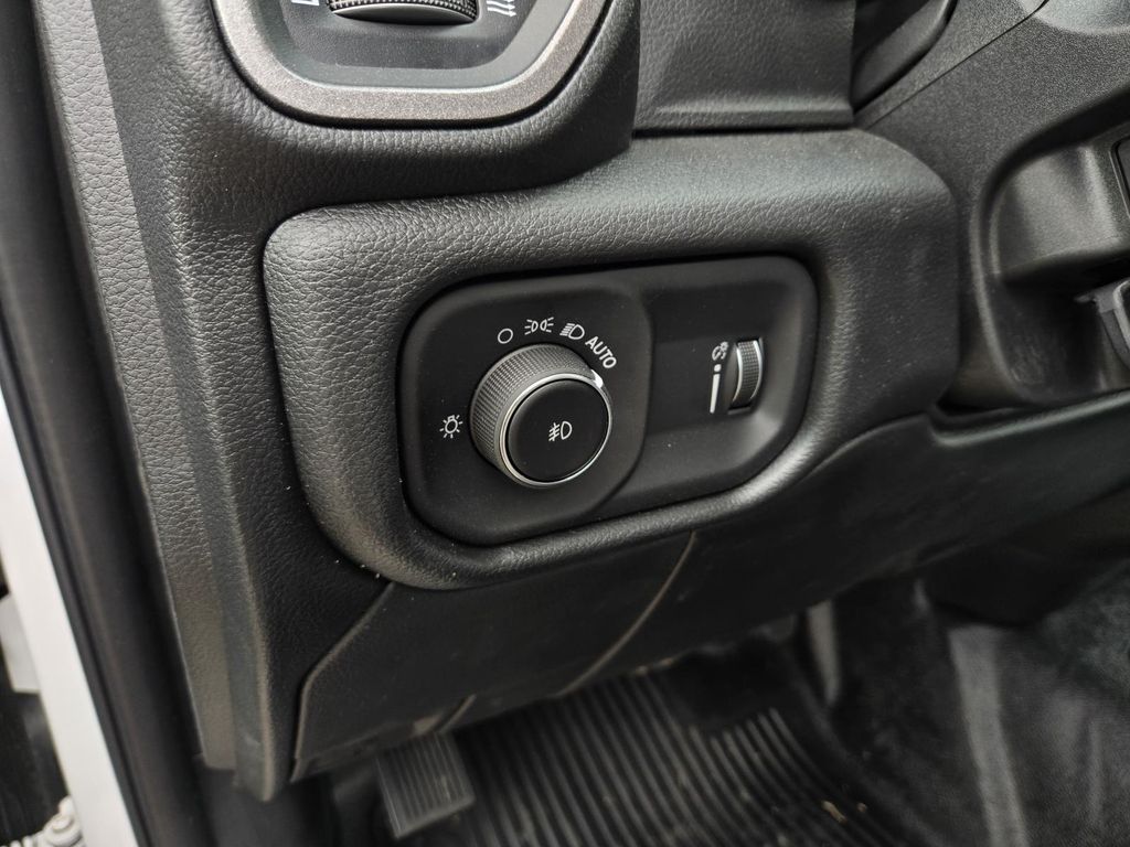 2026 RAM 3500 Chassis Tradesman - Photo 14