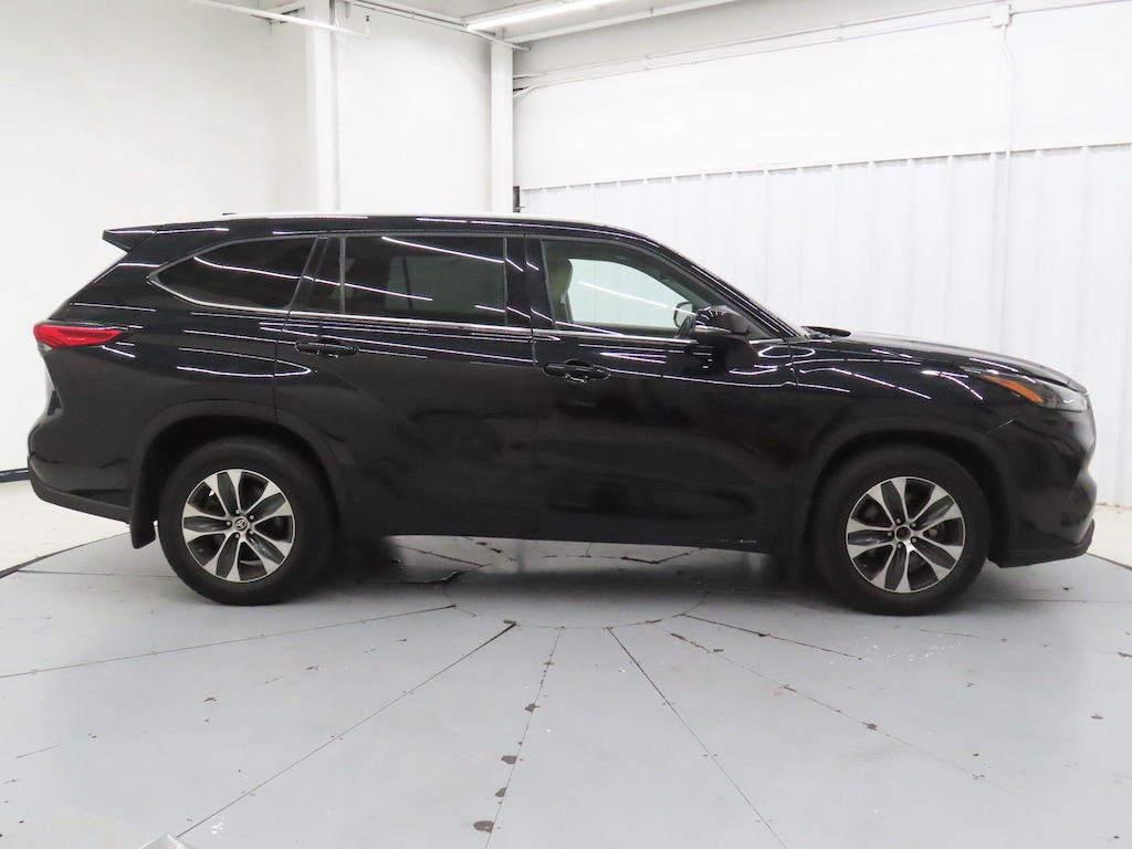 Used 2022 Toyota Highlander XLE SUV