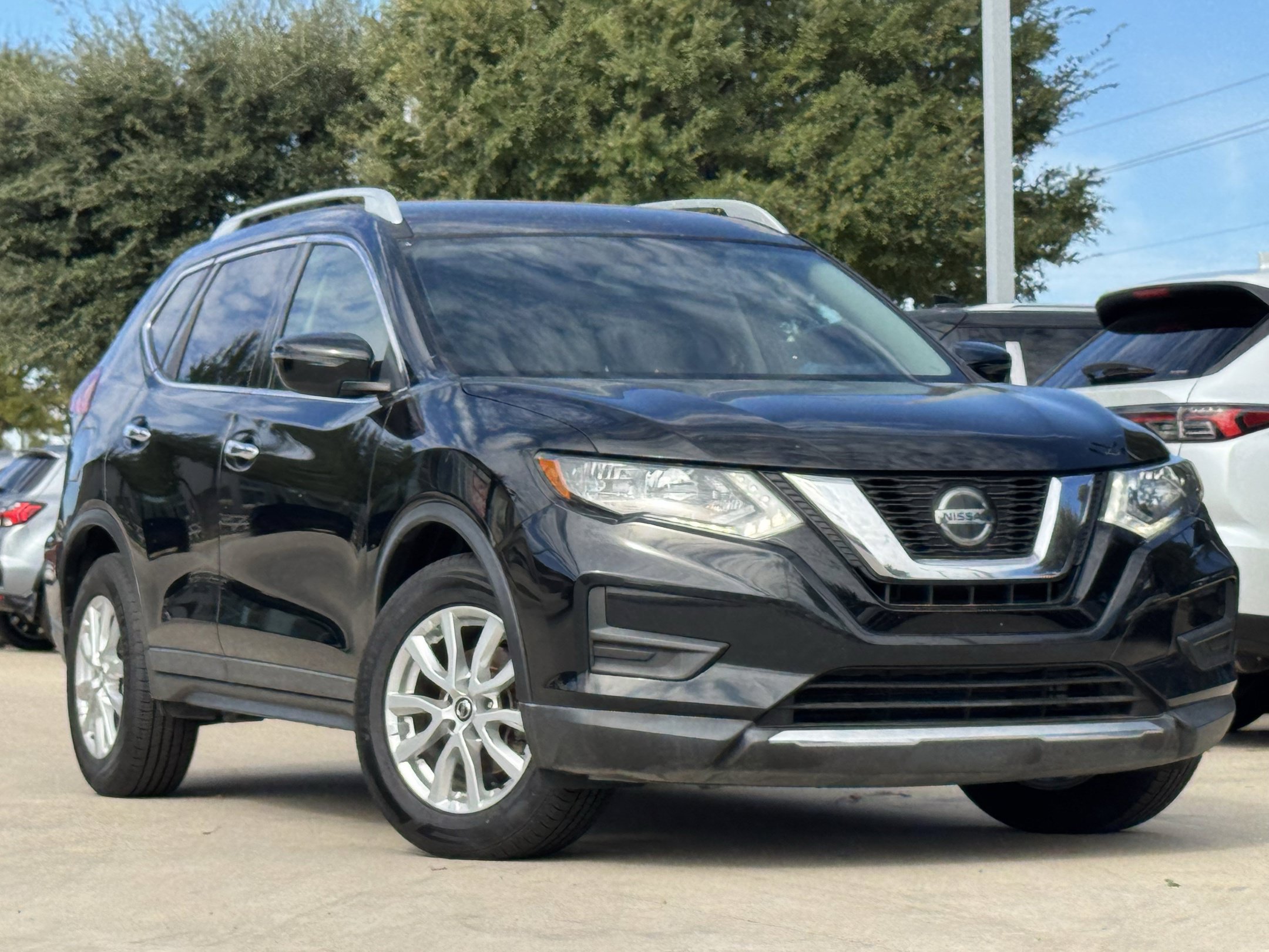 Used 2018 Nissan Rogue SV with VIN 5N1AT2MT9JC744266 for sale in McKinney, TX