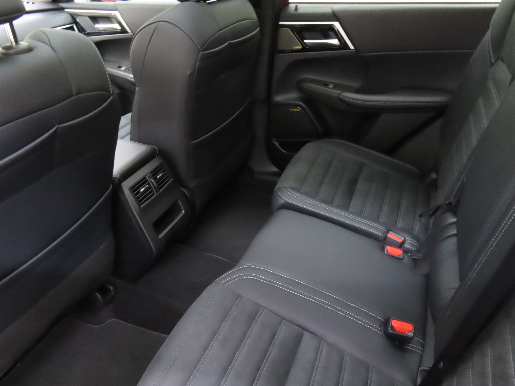 2025 Mitsubishi Outlander SE - Photo 23