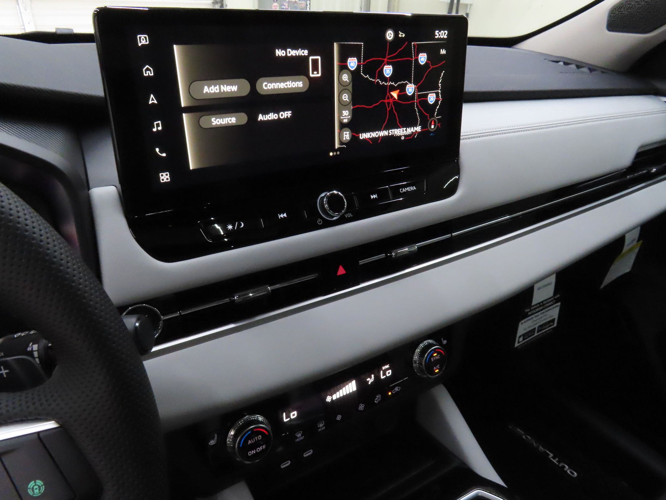 2025 Mitsubishi Outlander SE - Photo 17