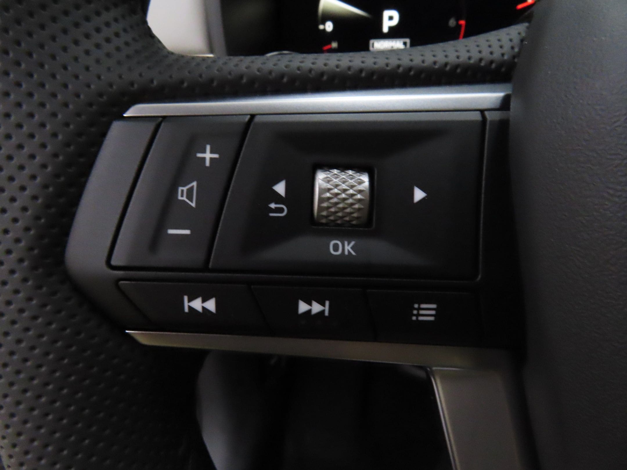 2025 Mitsubishi Outlander SE - Photo 13