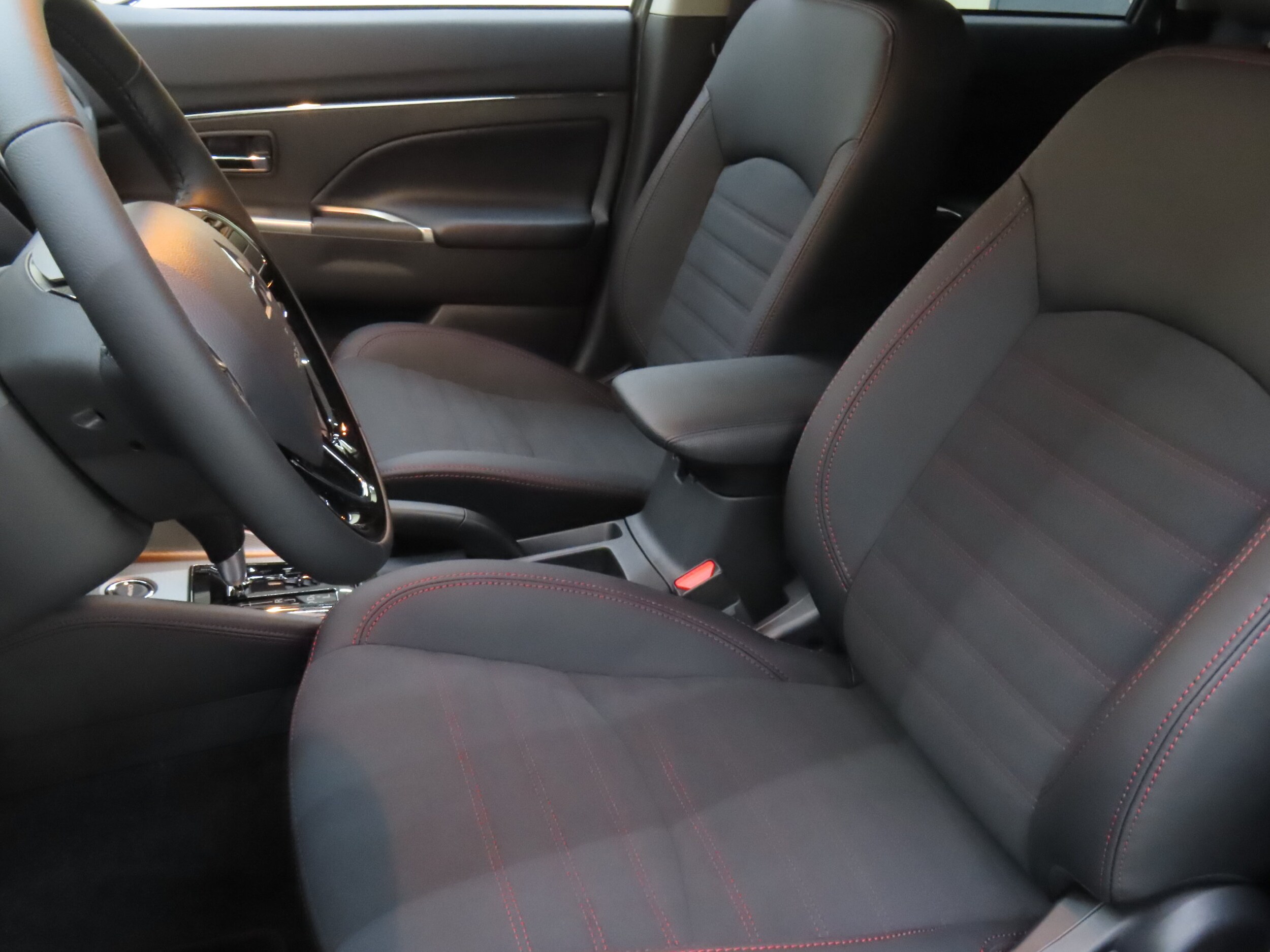 2025 Mitsubishi Outlander Sport SE - Photo 11