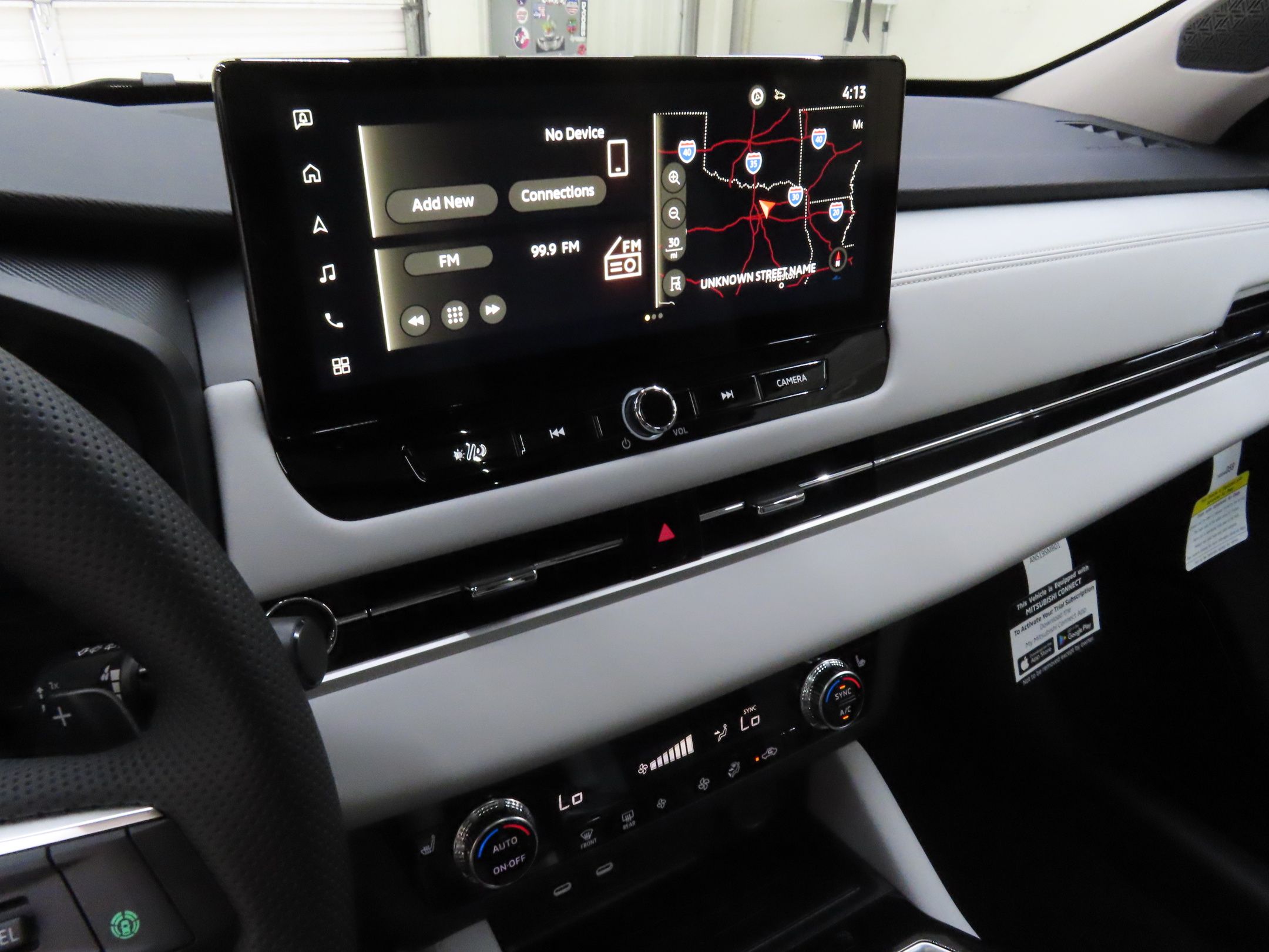 2025 Mitsubishi Outlander SE - Photo 17