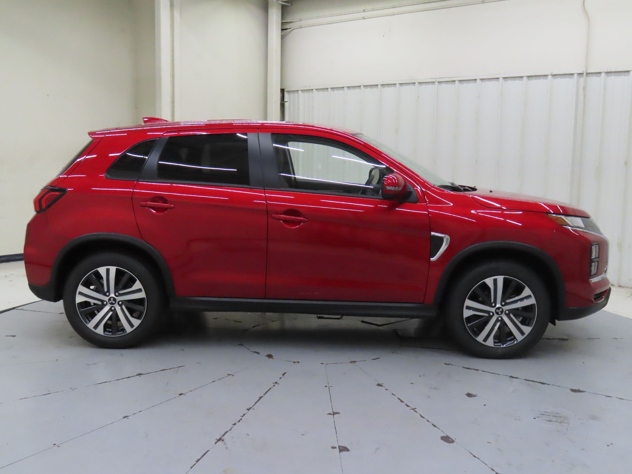 2025 Mitsubishi Outlander Sport SE - Photo 2