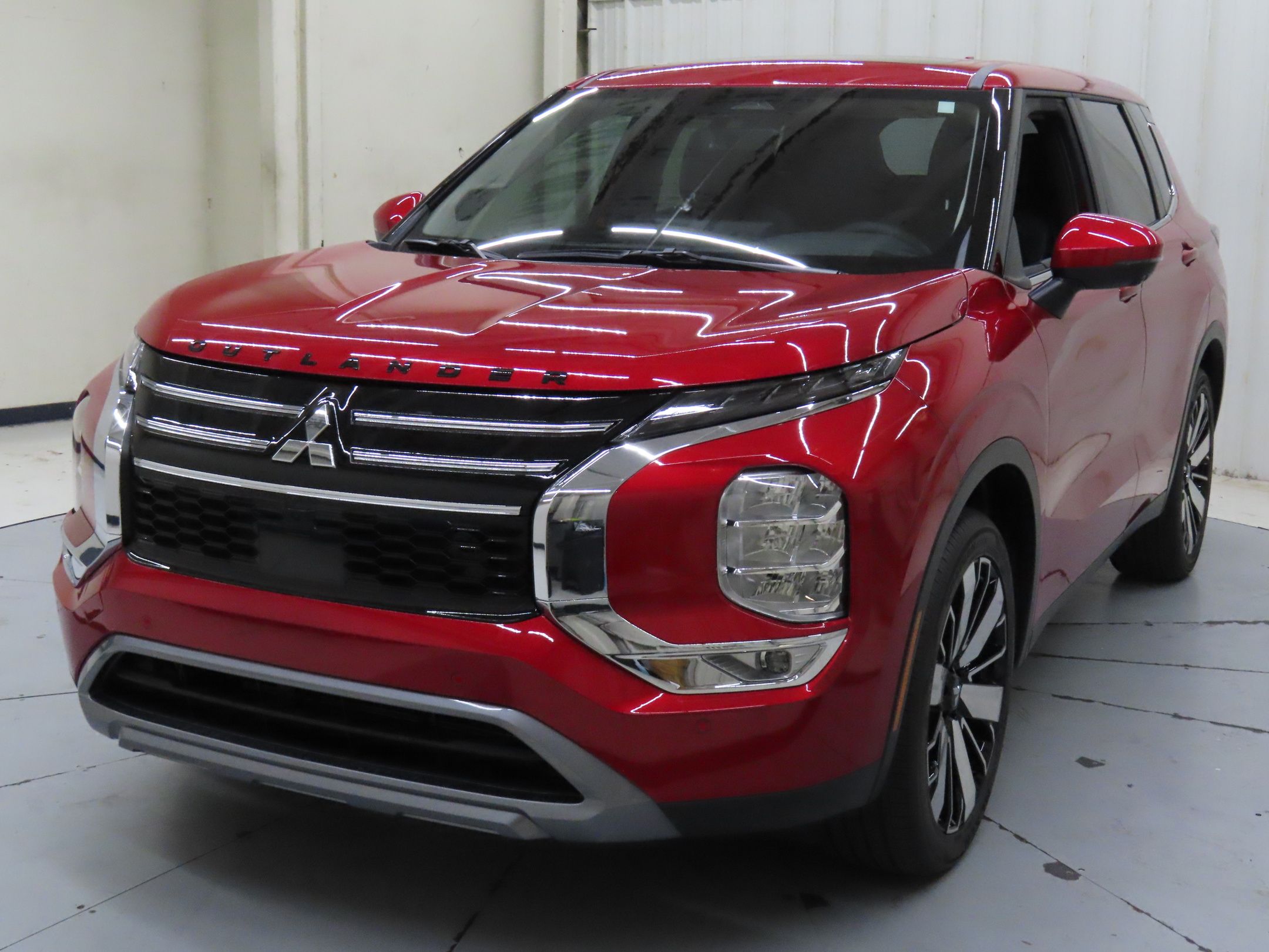 2025 Mitsubishi Outlander SE - Photo 8