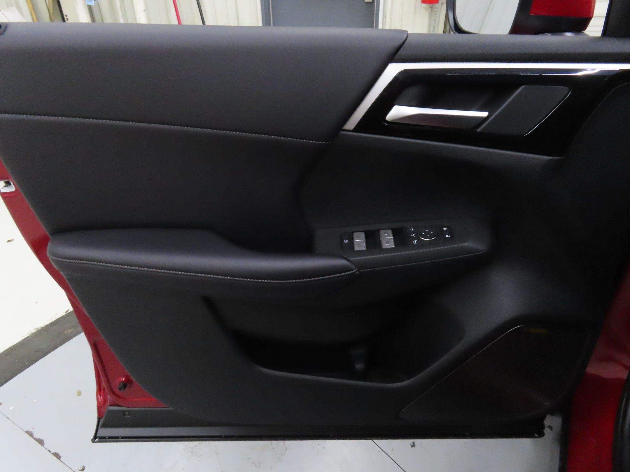 2025 Mitsubishi Outlander SE - Photo 10