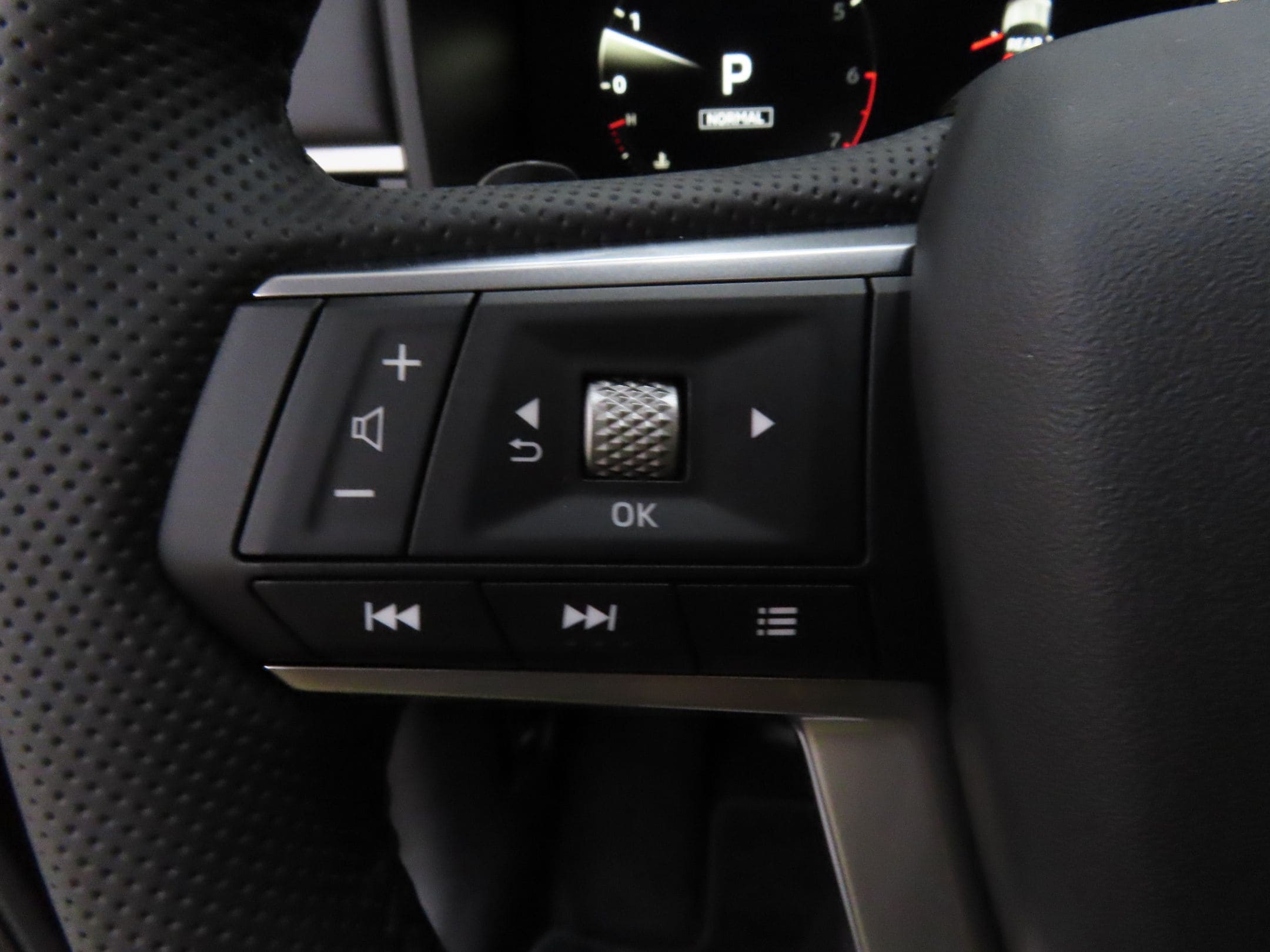 2025 Mitsubishi Outlander SE - Photo 13