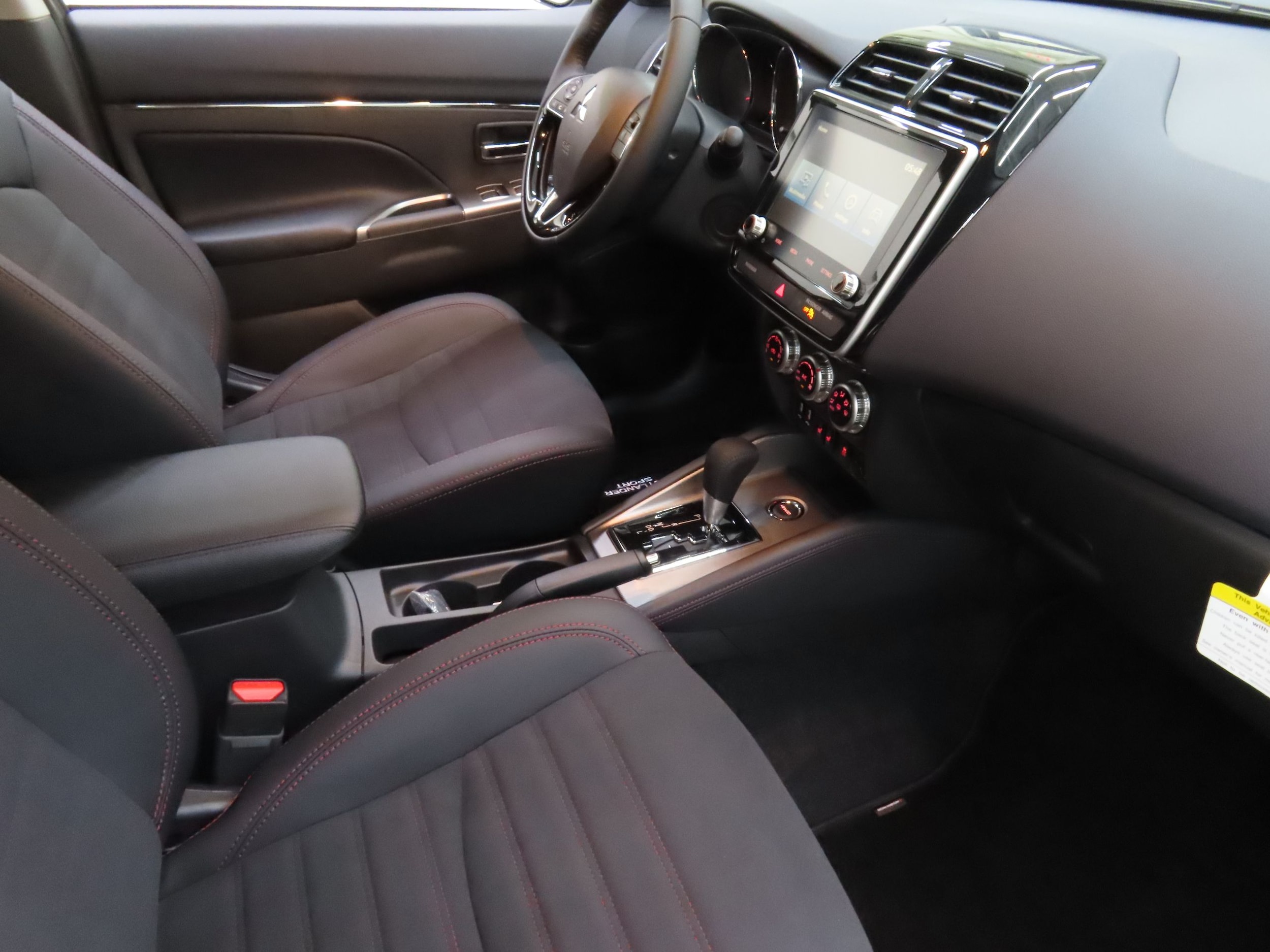 2025 Mitsubishi Outlander Sport SE - Photo 24