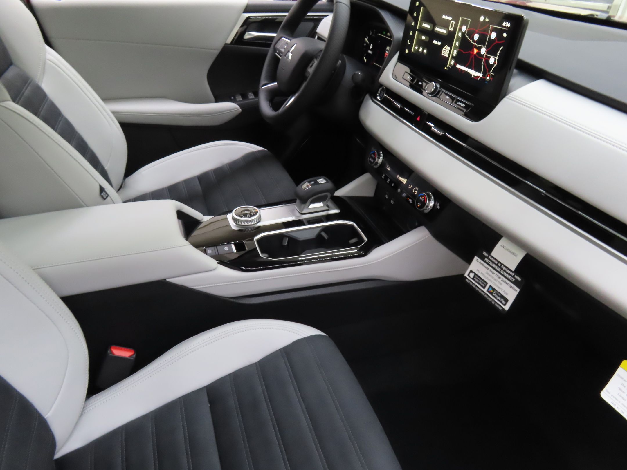 2025 Mitsubishi Outlander SE - Photo 26